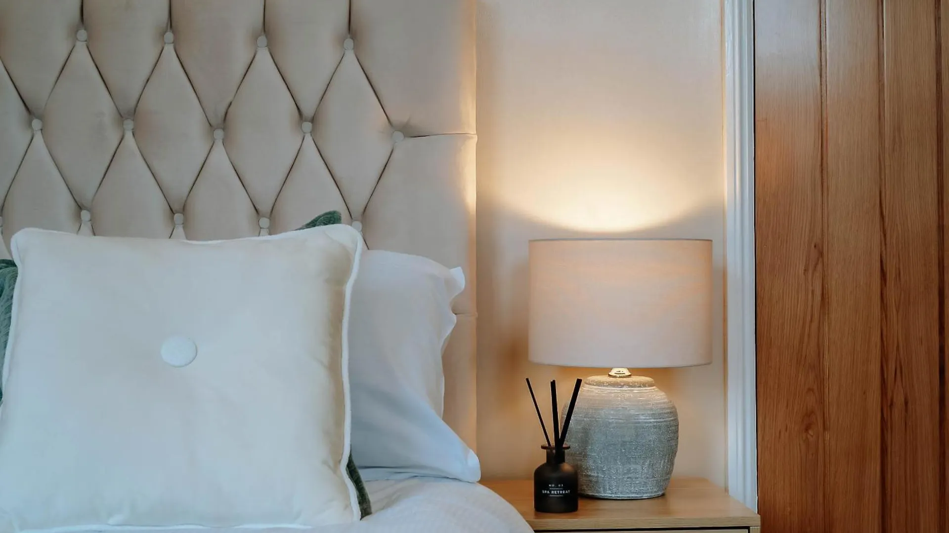 The Mayfield Townhouse - Central Harrogate - 3 Bedrooms With Garden