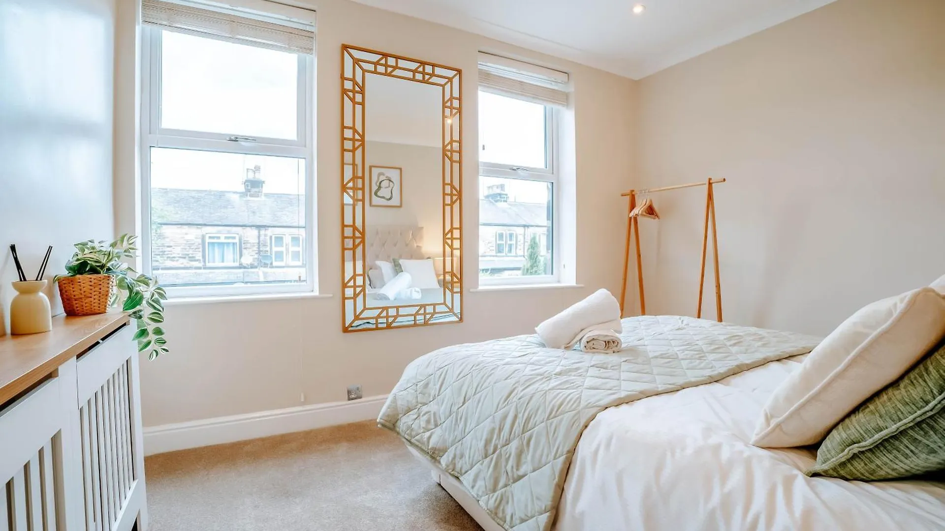 The Mayfield Townhouse - Central Harrogate - 3 Bedrooms With Garden