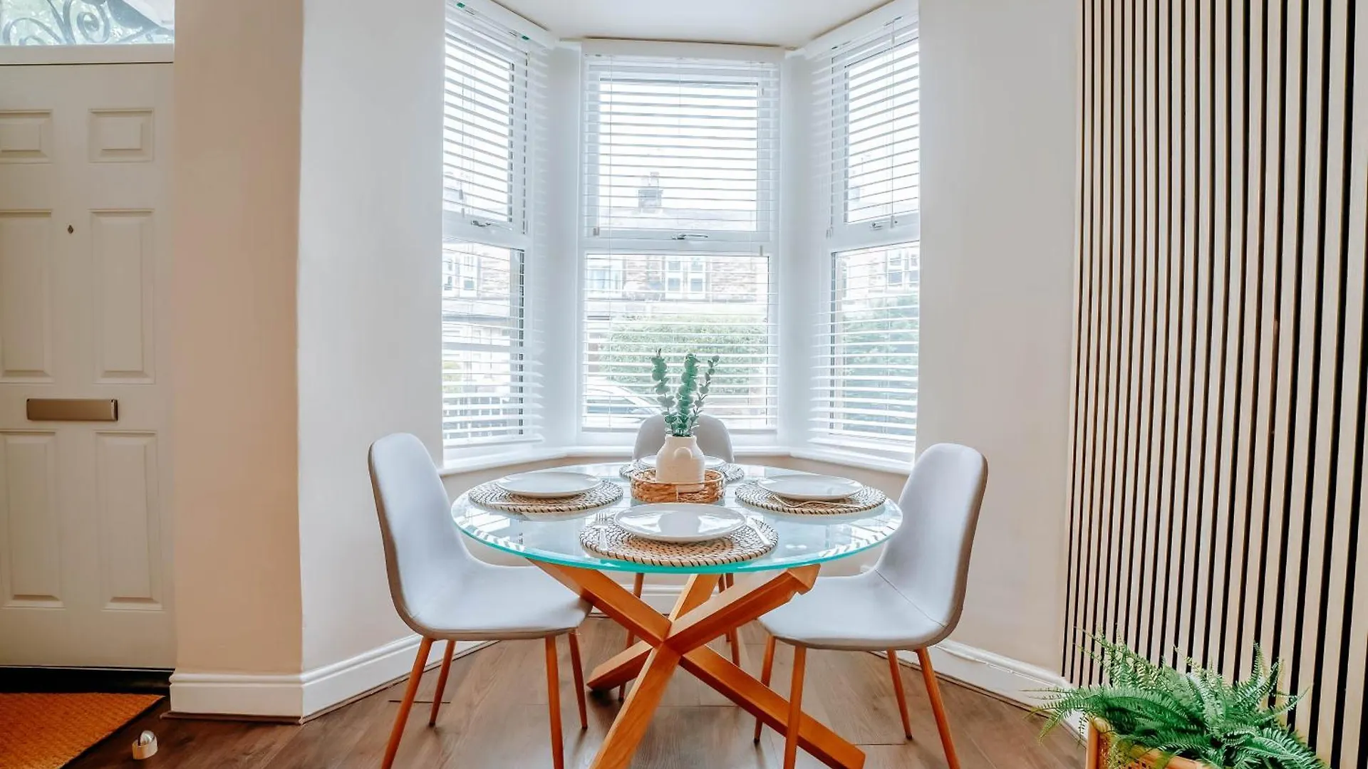 The Mayfield Townhouse - Central Harrogate - 3 Bedrooms With Garden Holiday home
